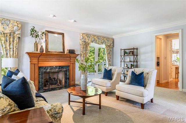 14301 Manderleigh Woods Drive, Town And Country, MO 63017