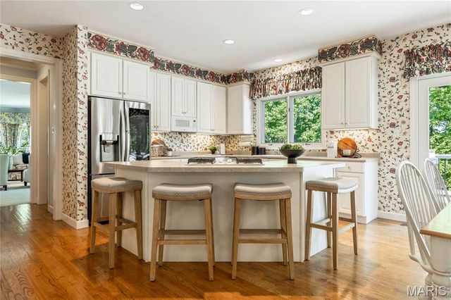 14301 Manderleigh Woods Drive, Town And Country, MO 63017