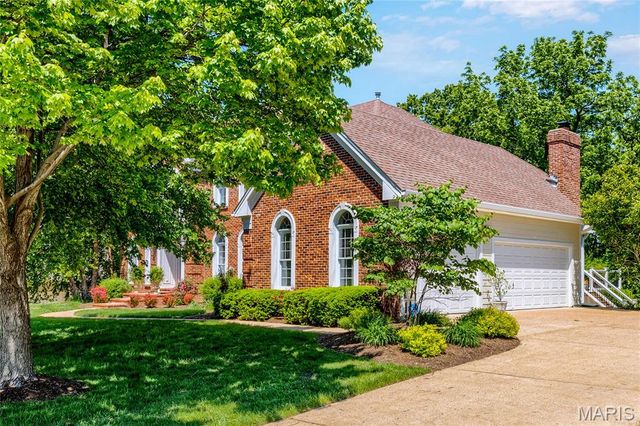 14301 Manderleigh Woods Drive, Town And Country, MO 63017