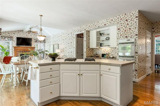 14301 Manderleigh Woods Drive, Town And Country, MO 63017