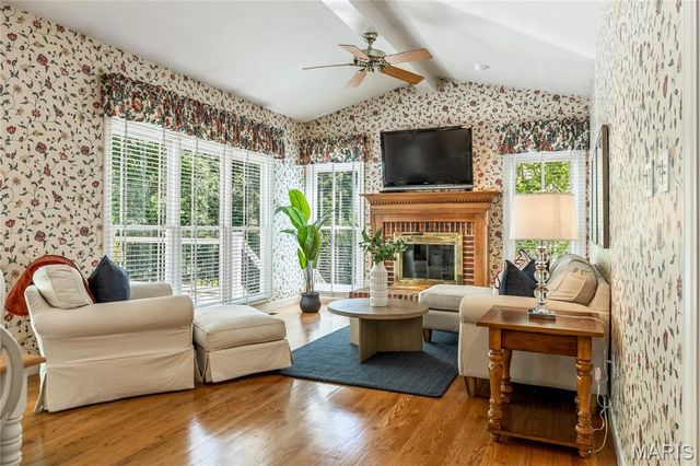 14301 Manderleigh Woods Drive, Town And Country, MO 63017