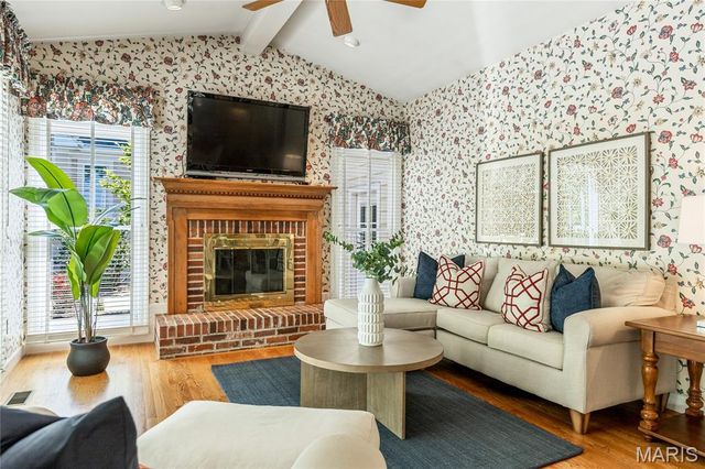 14301 Manderleigh Woods Drive, Town And Country, MO 63017