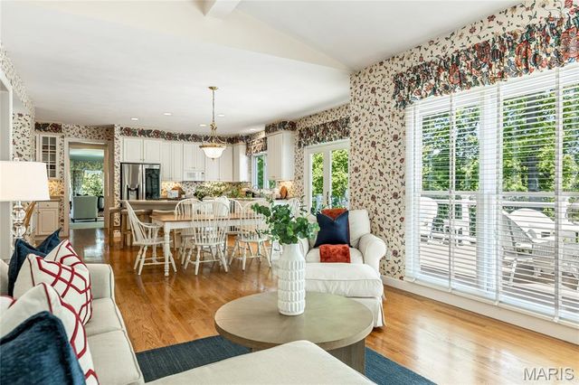 14301 Manderleigh Woods Drive, Town And Country, MO 63017
