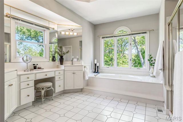 14301 Manderleigh Woods Drive, Town And Country, MO 63017