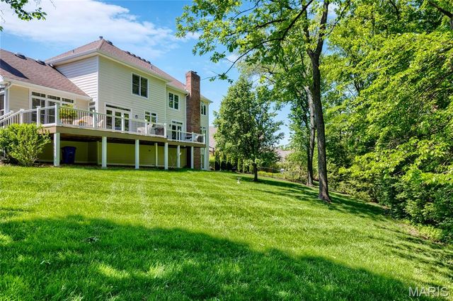 14301 Manderleigh Woods Drive, Town And Country, MO 63017