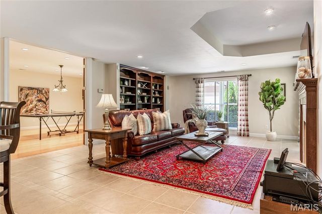 14301 Manderleigh Woods Drive, Town And Country, MO 63017