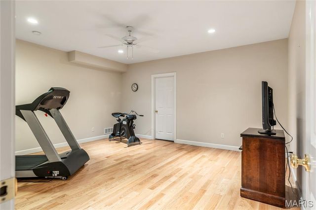 14301 Manderleigh Woods Drive, Town And Country, MO 63017