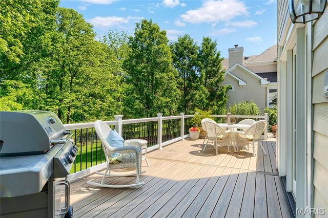 14301 Manderleigh Woods Drive, Town And Country, MO 63017
