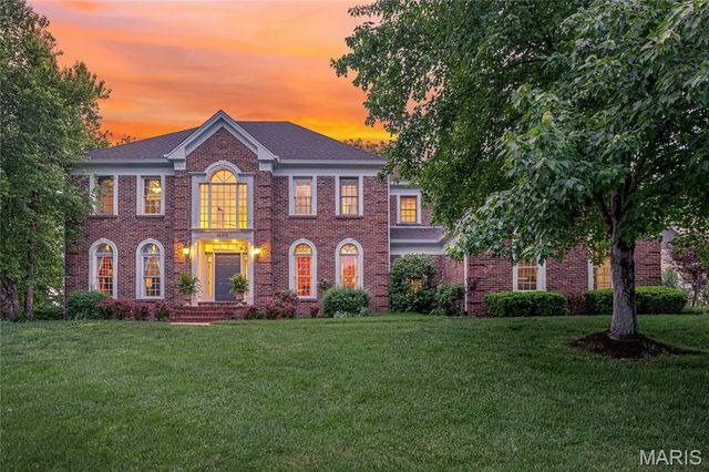 14301 Manderleigh Woods Drive, Town And Country, MO 63017
