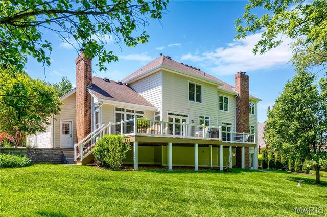 14301 Manderleigh Woods Drive, Town And Country, MO 63017