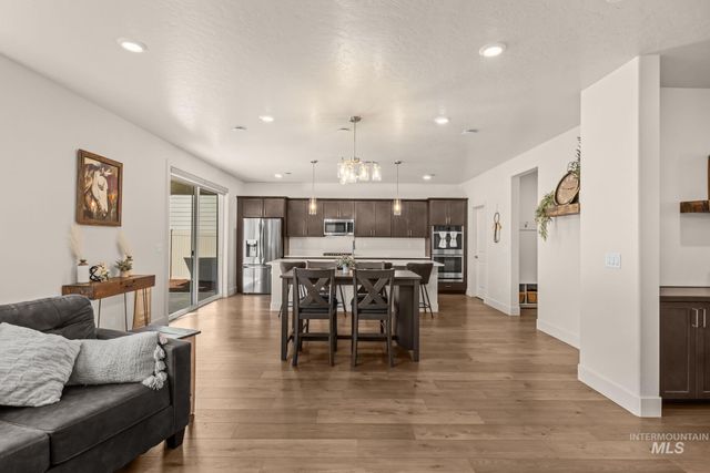 5345 S Snowden Ave, Meridian, ID 83642