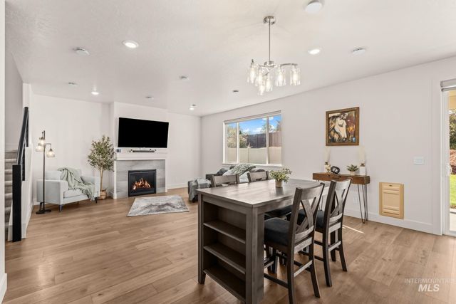 5345 S Snowden Ave, Meridian, ID 83642