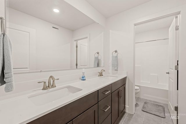 5345 S Snowden Ave, Meridian, ID 83642