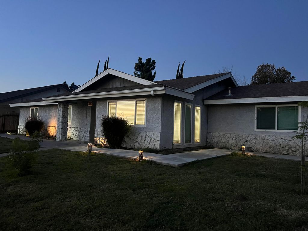 1160 N Laspina Street, Tulare, CA 93274