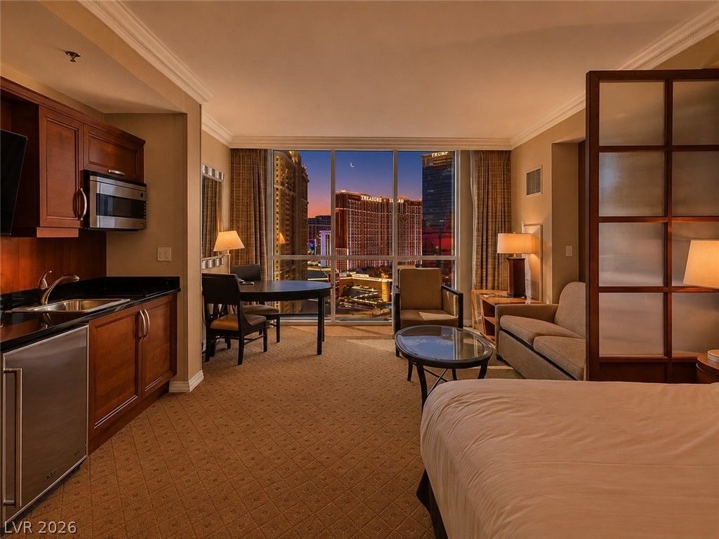 145 East HARMON Avenue 1411, Las Vegas, NV 89109 — photo 2