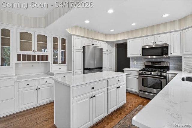 3679 Heatherwood Court, Rochester Hills, MI 48309