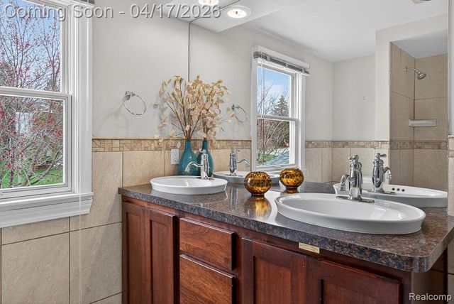 3679 Heatherwood Court, Rochester Hills, MI 48309