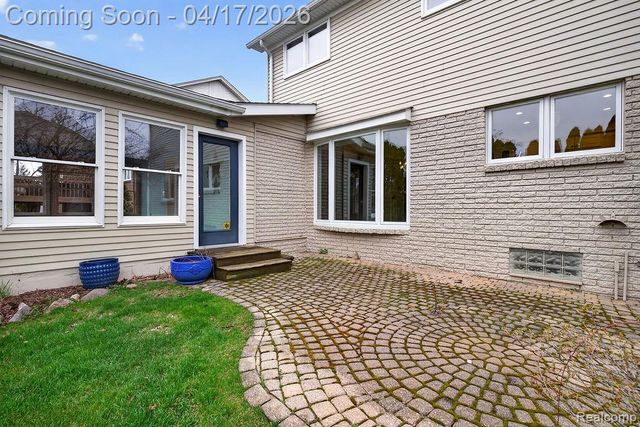3679 Heatherwood Court, Rochester Hills, MI 48309