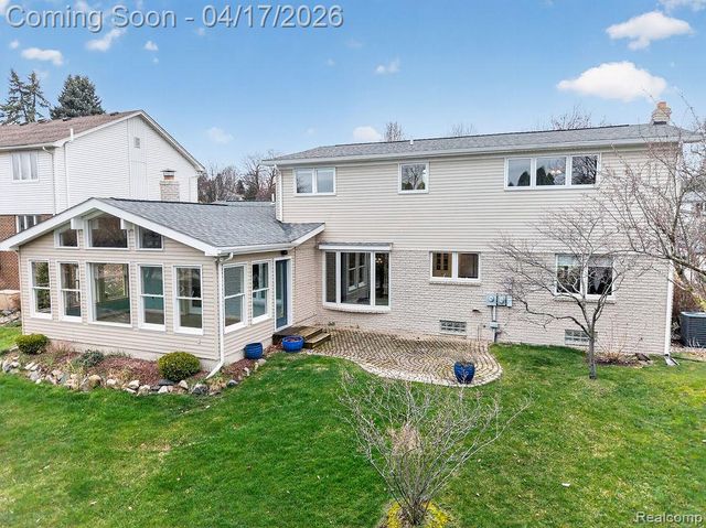 3679 Heatherwood Court, Rochester Hills, MI 48309