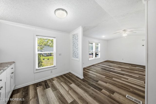 28 Bayshore Mobile Mnr, Hazlet, NJ 07730