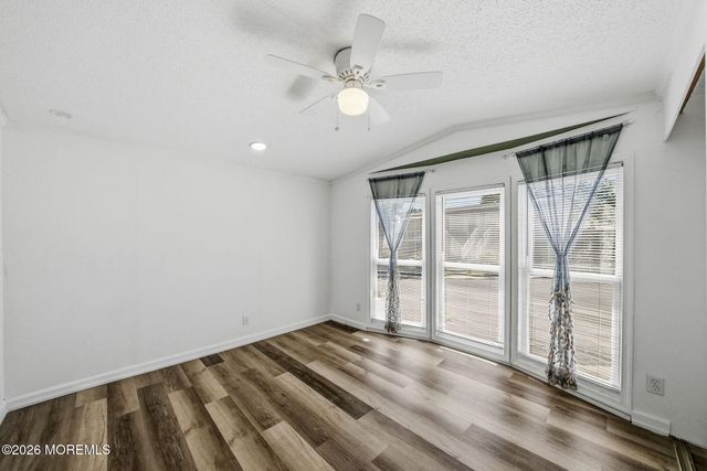 28 Bayshore Mobile Mnr, Hazlet, NJ 07730