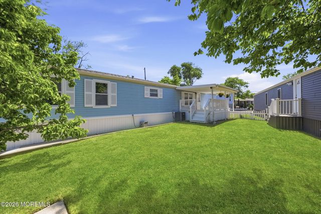 28 Bayshore Mobile Mnr, Hazlet, NJ 07730
