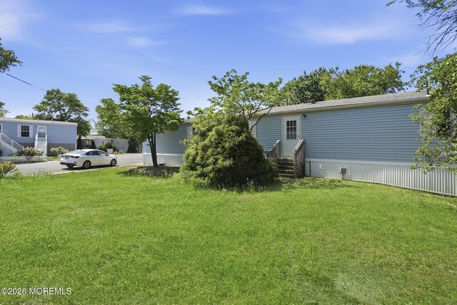 28 Bayshore Mobile Mnr, Hazlet, NJ 07730