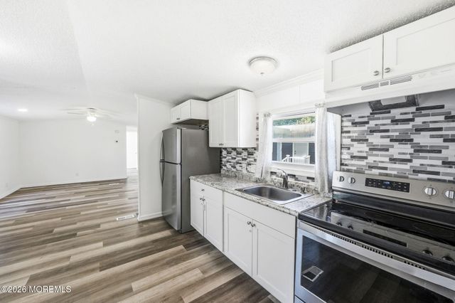 28 Bayshore Mobile Mnr, Hazlet, NJ 07730