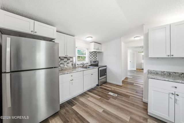 28 Bayshore Mobile Mnr, Hazlet, NJ 07730
