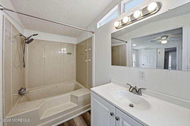 28 Bayshore Mobile Mnr, Hazlet, NJ 07730