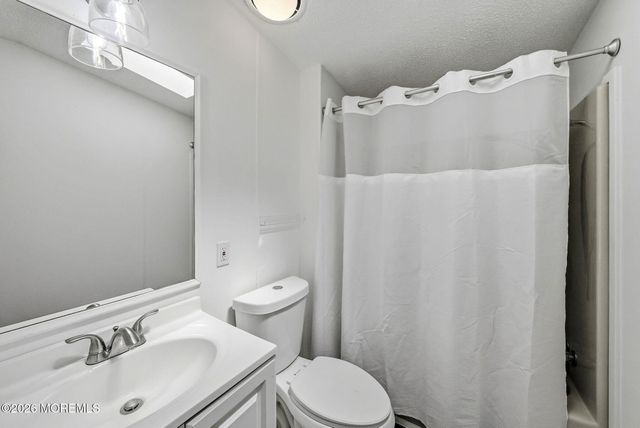 28 Bayshore Mobile Mnr, Hazlet, NJ 07730