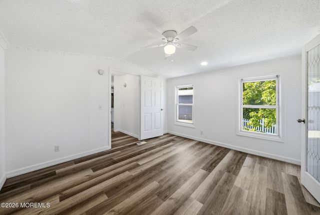 28 Bayshore Mobile Mnr, Hazlet, NJ 07730