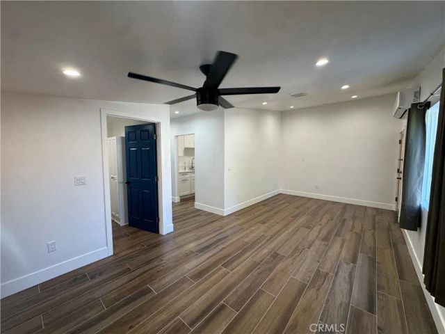 6439 Graves, Lake Balboa, CA 91406