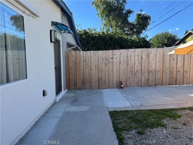 6439 Graves, Lake Balboa, CA 91406