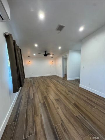 6439 Graves, Lake Balboa, CA 91406