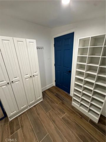6439 Graves, Lake Balboa, CA 91406