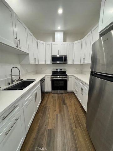 6439 Graves, Lake Balboa, CA 91406