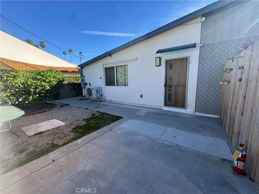 6439 Graves, Lake Balboa, CA 91406