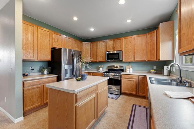 2180 Willow Pond WAY, Grafton, WI 53024