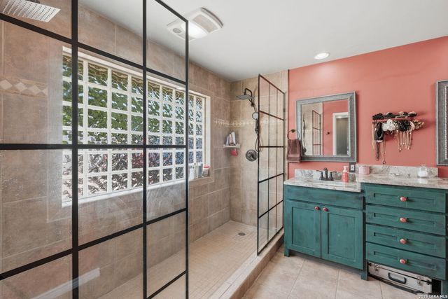 232 MEADOWLARK LN, Mcqueeney, TX 78123