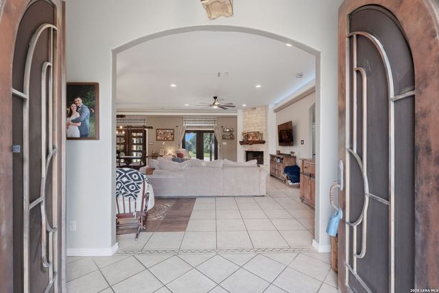 232 MEADOWLARK LN, Mcqueeney, TX 78123