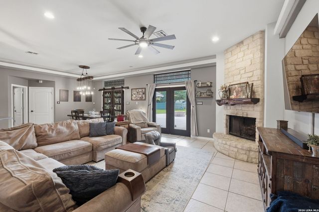 232 MEADOWLARK LN, Mcqueeney, TX 78123