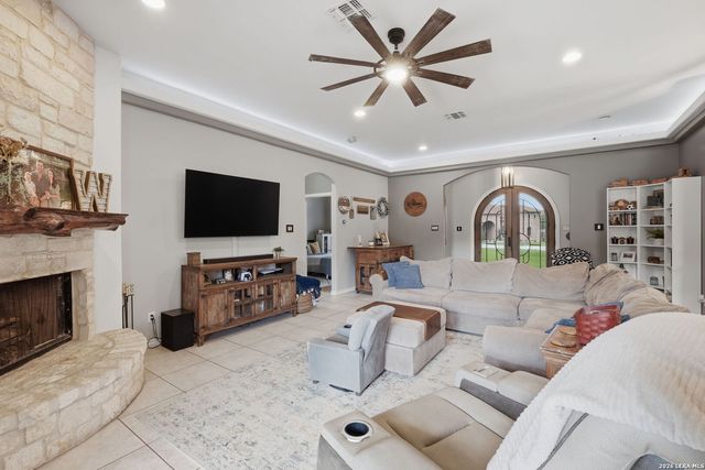232 MEADOWLARK LN, Mcqueeney, TX 78123