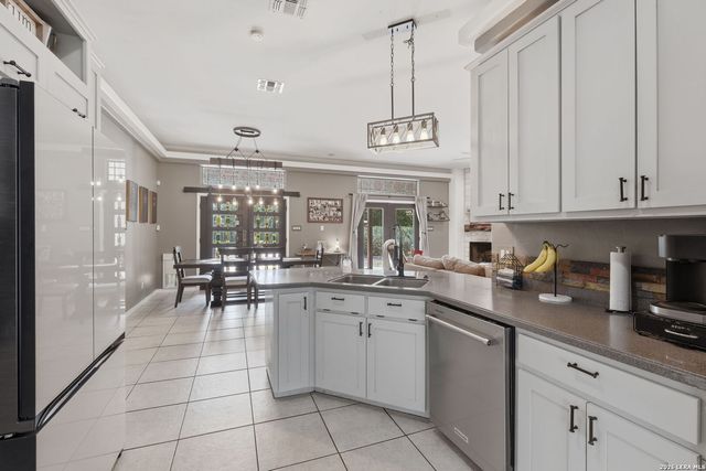 232 MEADOWLARK LN, Mcqueeney, TX 78123