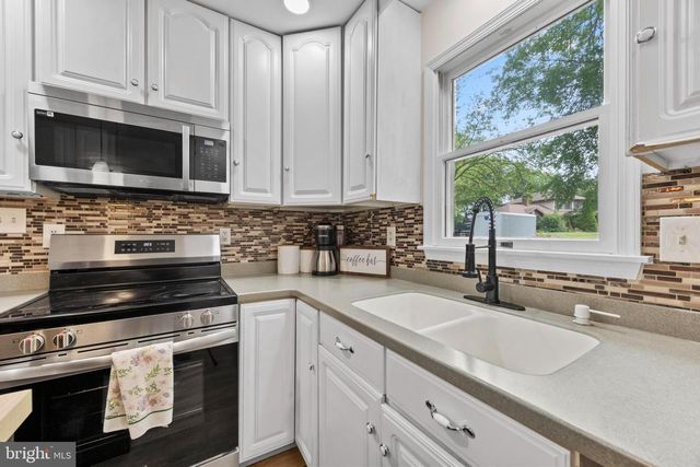 1931 MAPLEWOOD DR, Hagerstown, MD 21740