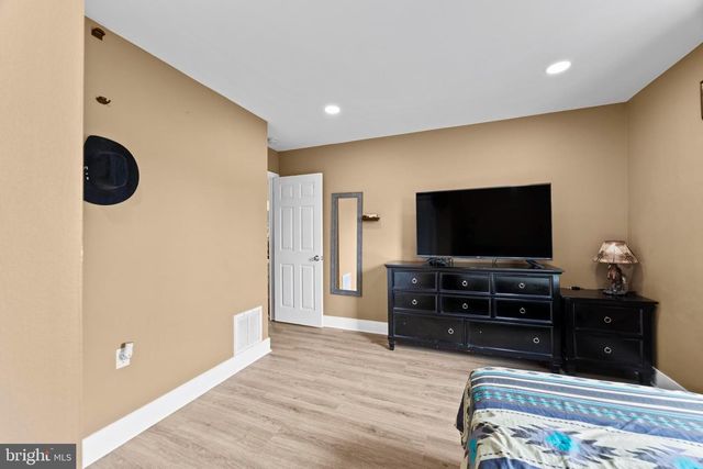 1931 MAPLEWOOD DR, Hagerstown, MD 21740