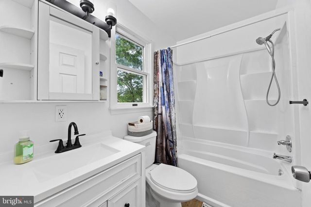 1931 MAPLEWOOD DR, Hagerstown, MD 21740