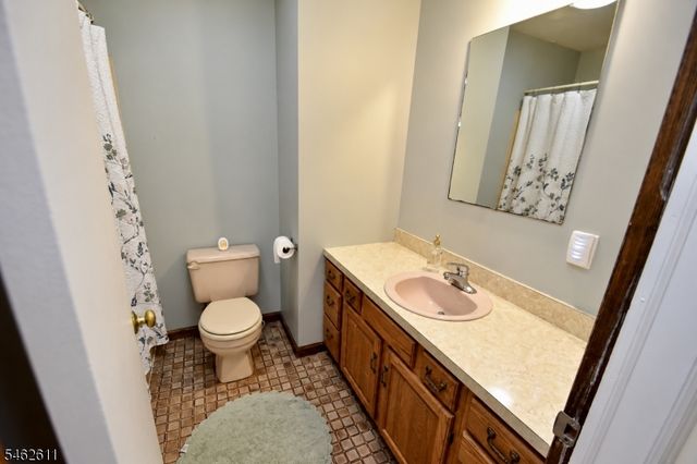 21 Fall Dr, Hardyston Twp., NJ 07460