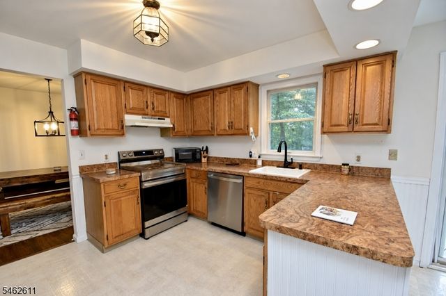 21 Fall Dr, Hardyston Twp., NJ 07460