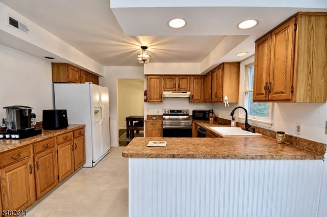21 Fall Dr, Hardyston Twp., NJ 07460